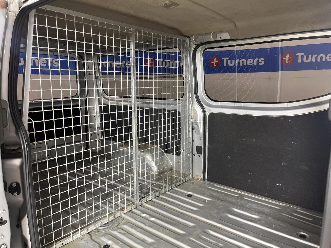 Photo '19' of Nissan Caravan Photo '19' of Nissan Caravan