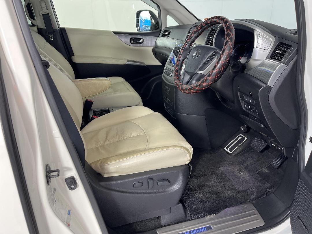 Photo '16' of Nissan Elgrand Photo '16' of Nissan Elgrand