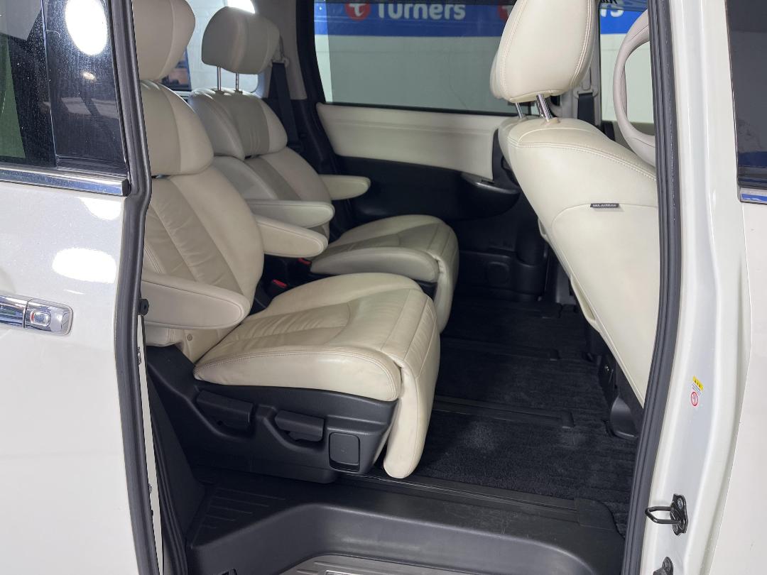 Photo '20' of Nissan Elgrand Photo '20' of Nissan Elgrand