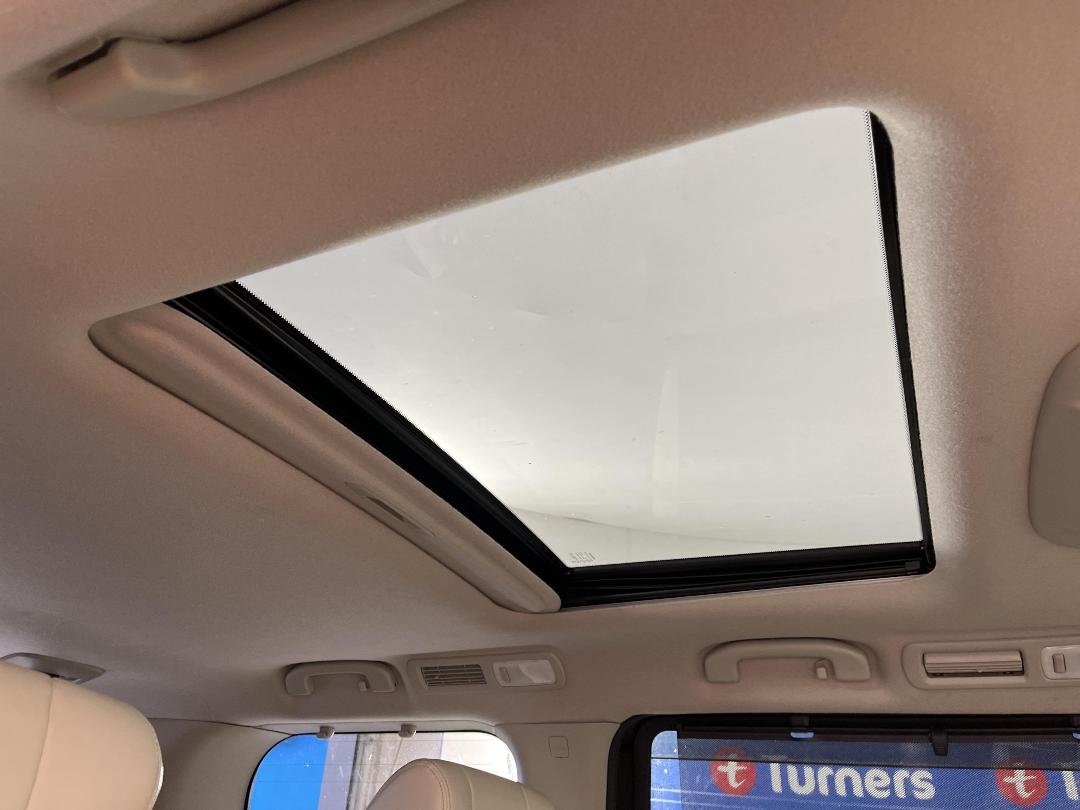 Photo '25' of Nissan Elgrand Photo '25' of Nissan Elgrand