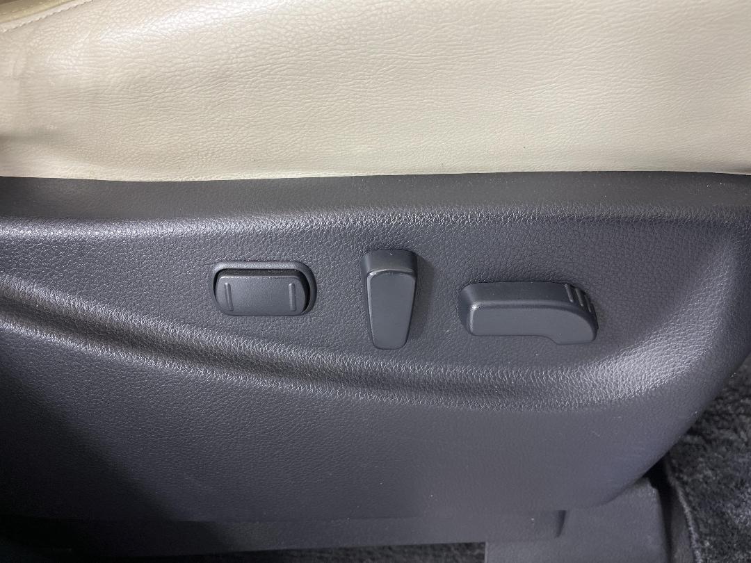 Photo '28' of Nissan Elgrand Photo '28' of Nissan Elgrand