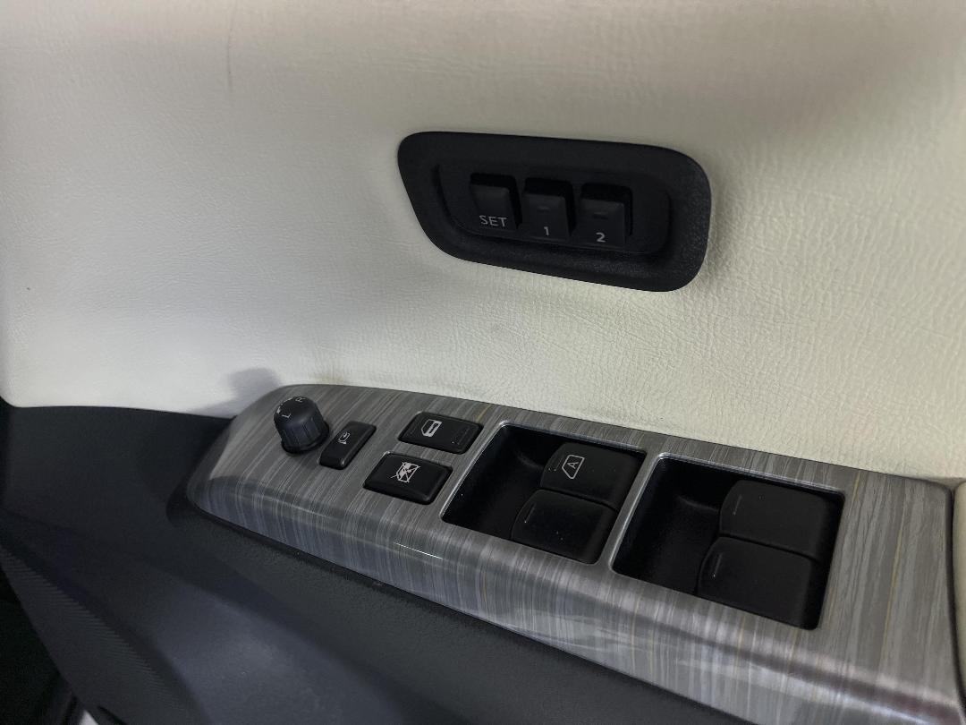 Photo '27' of Nissan Elgrand Photo '27' of Nissan Elgrand