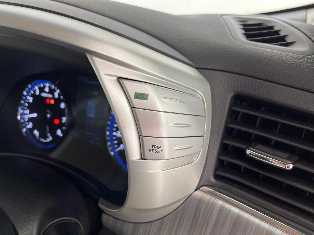 Photo '30' of Nissan Elgrand Photo '30' of Nissan Elgrand