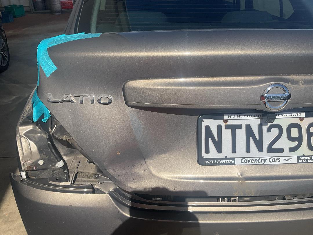 Photo '18' of Nissan Latio