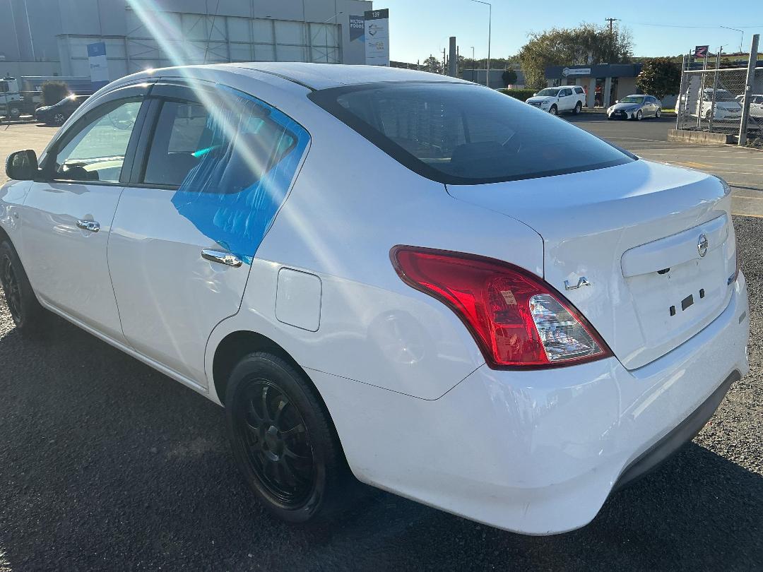 Photo '4' of Nissan Latio