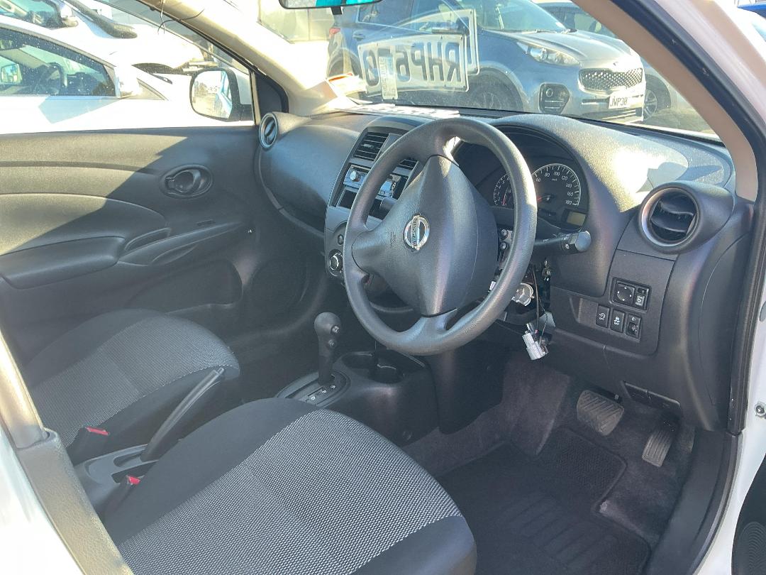 Photo '18' of Nissan Latio