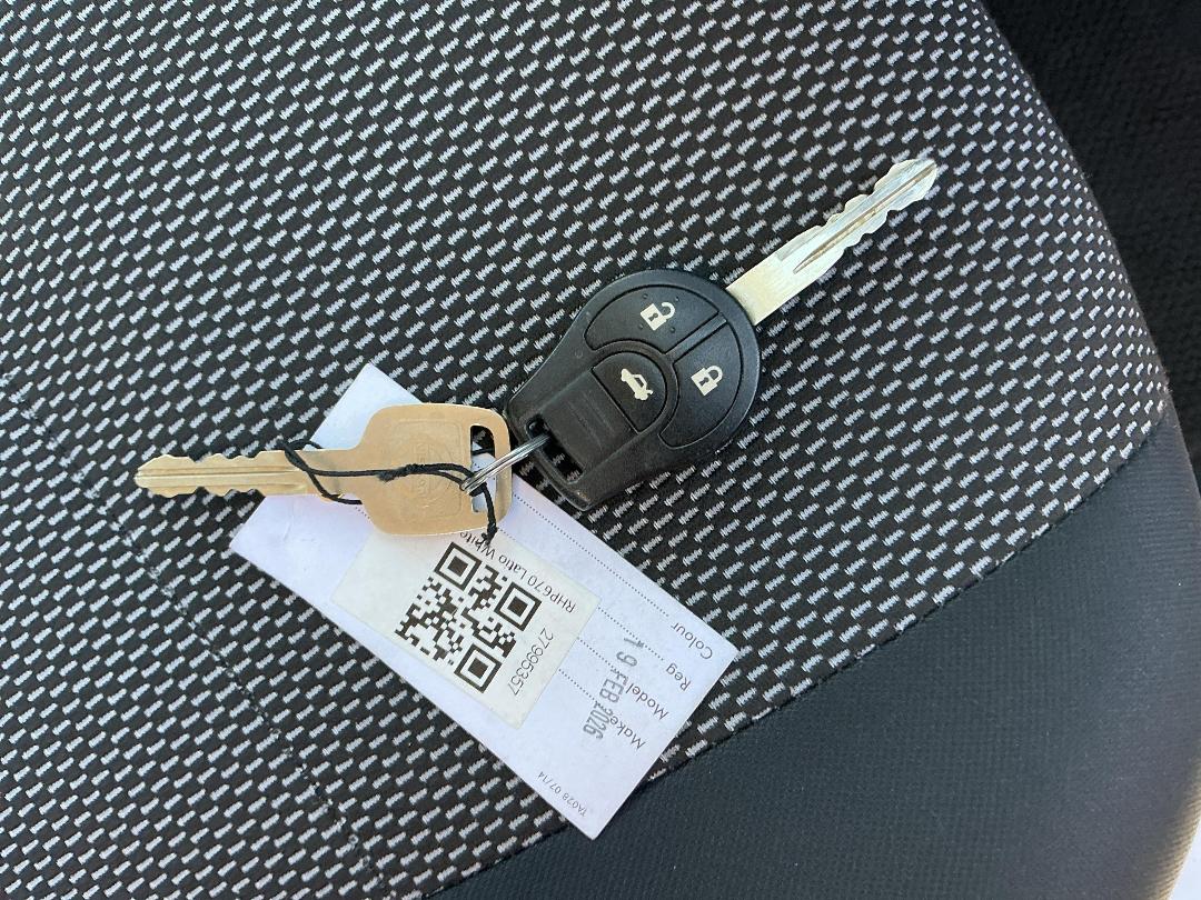 Photo '30' of Nissan Latio