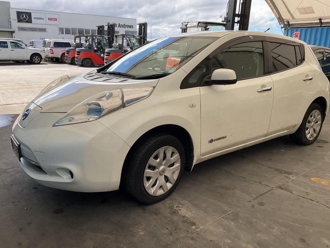 Damaged Nissan Leaf 2015 In Wiri 