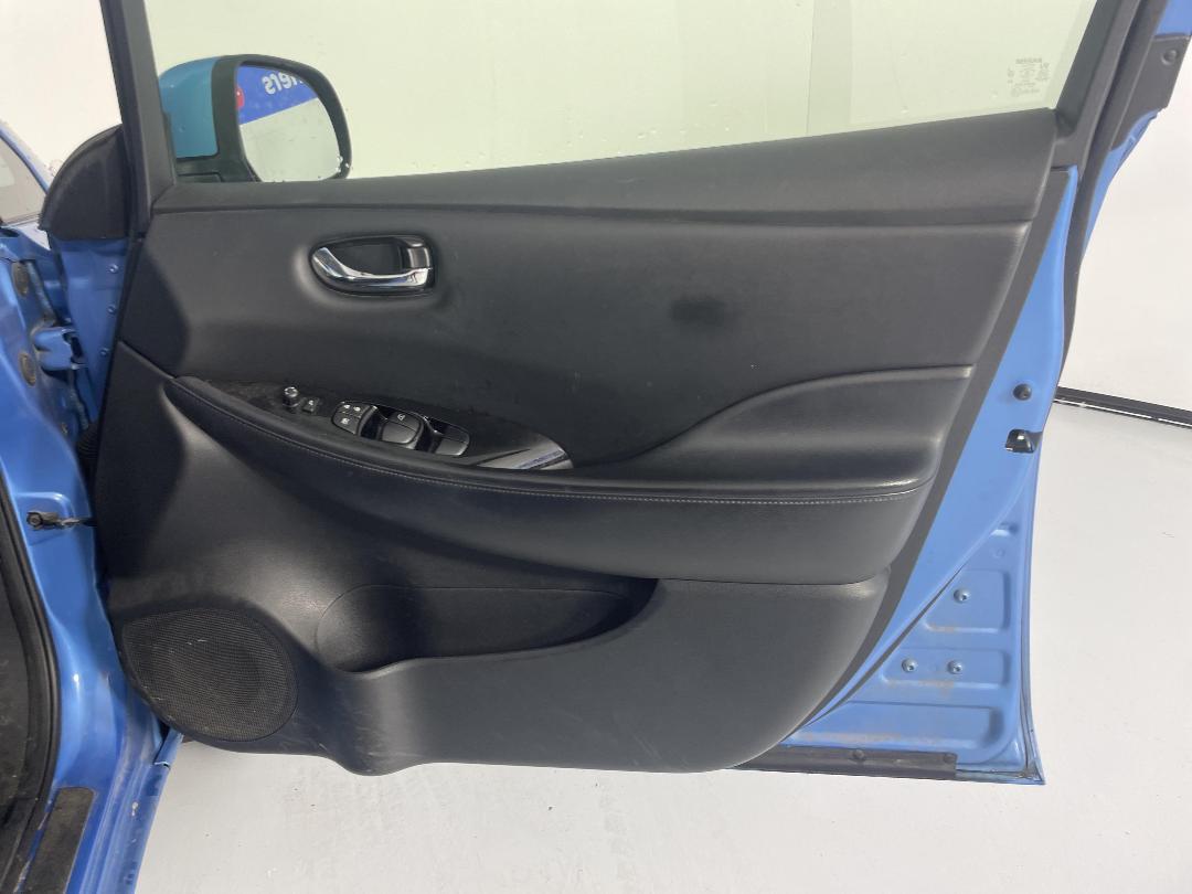 Photo '13' of Nissan Leaf