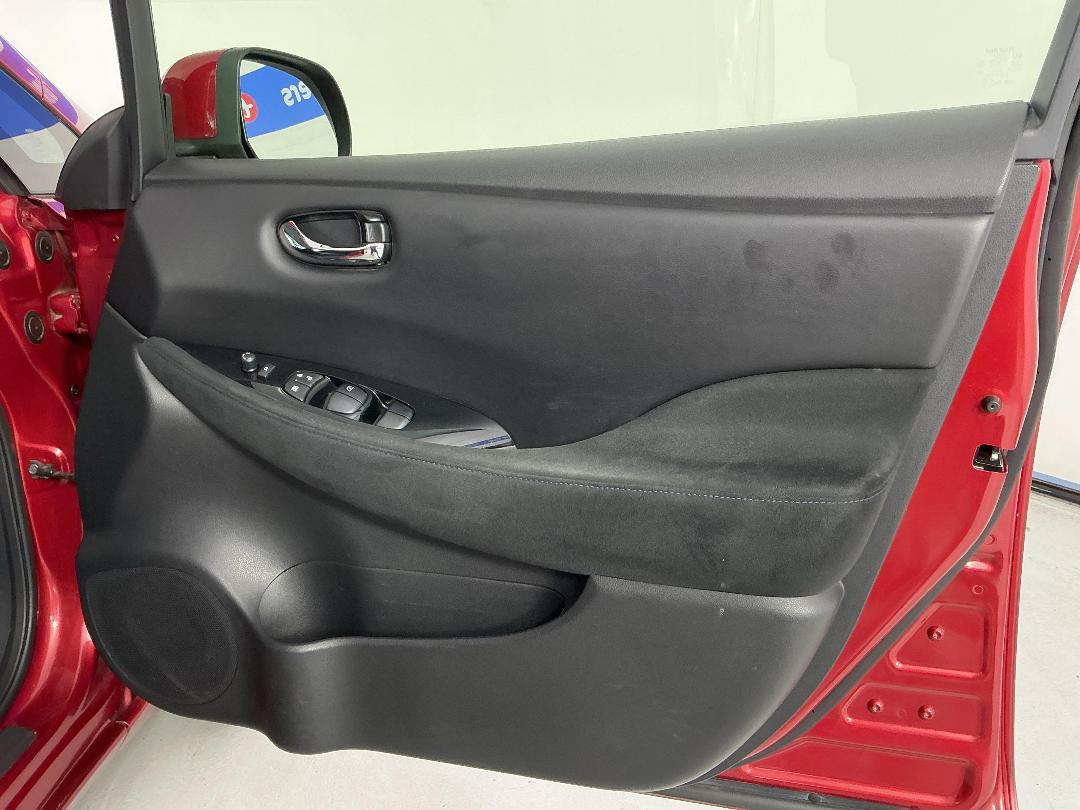 Photo '15' of Nissan Leaf