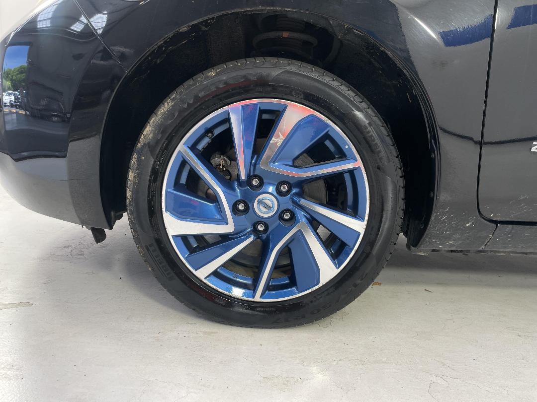 Photo '10' of Nissan Leaf