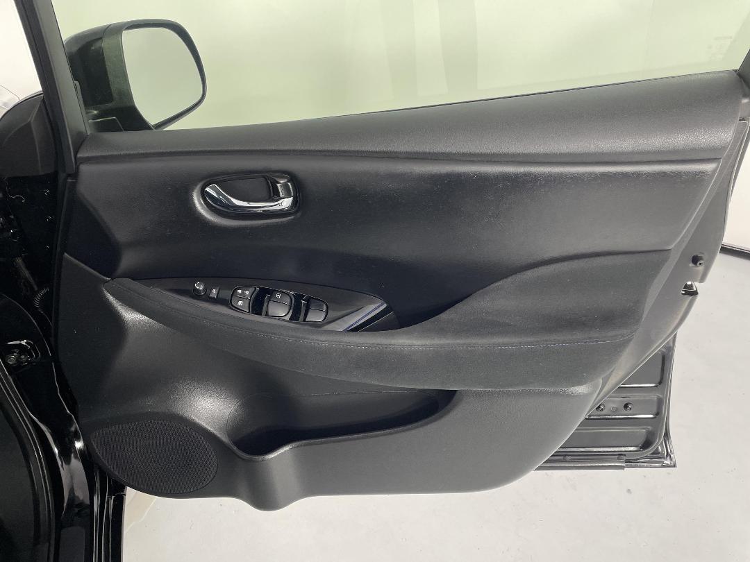 Photo '15' of Nissan Leaf