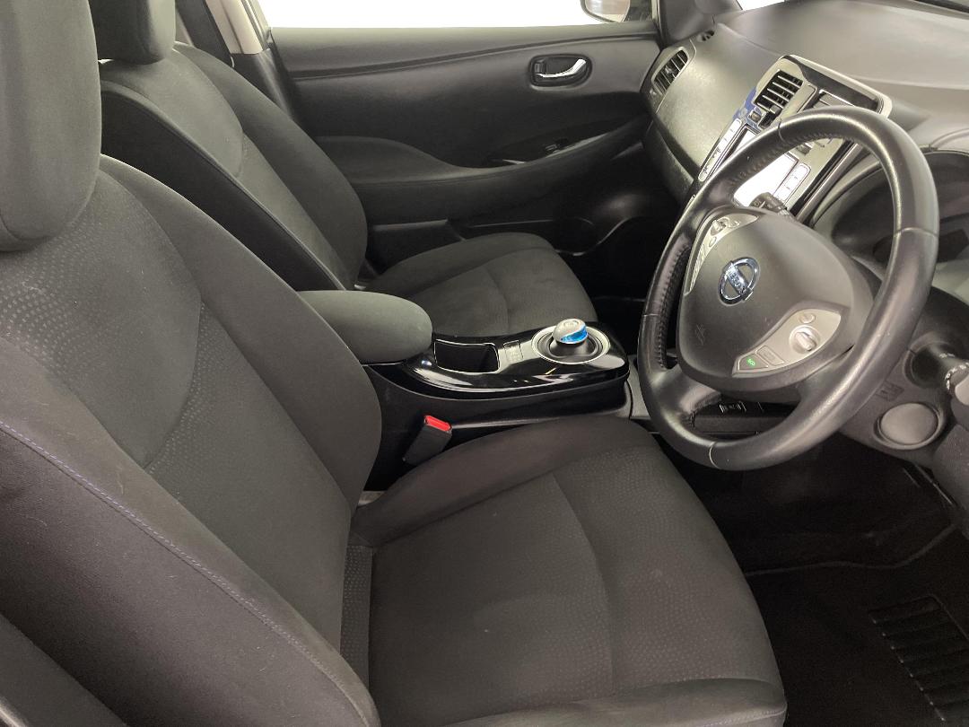 Photo '16' of Nissan Leaf