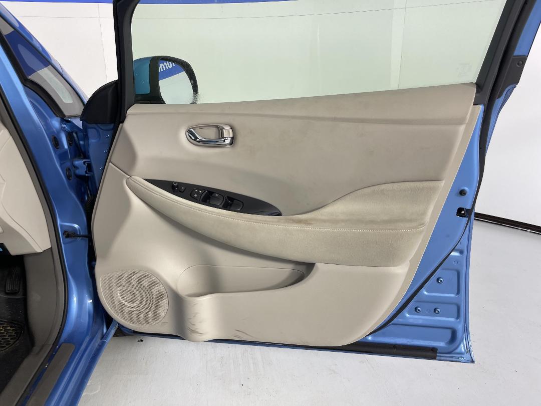 Photo '13' of Nissan Leaf