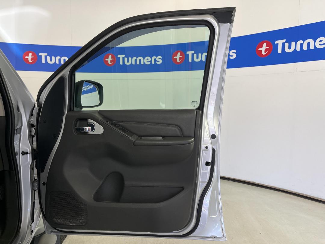 Photo '15' of Nissan Navara