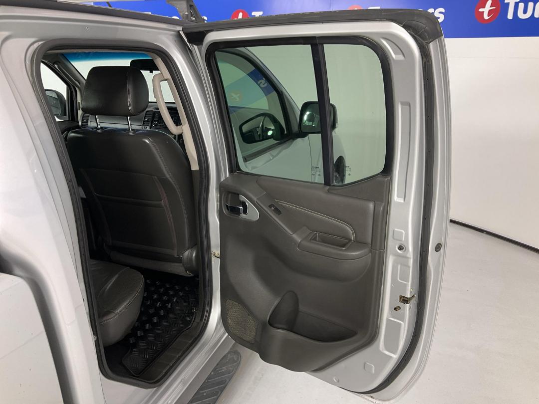 Photo '16' of Nissan Navara D/C ST-X Photo '16' of Nissan Navara D/C ST-X