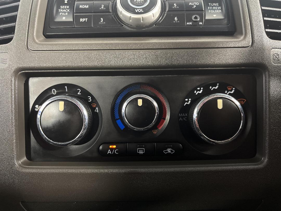 Photo '25' of Nissan Navara