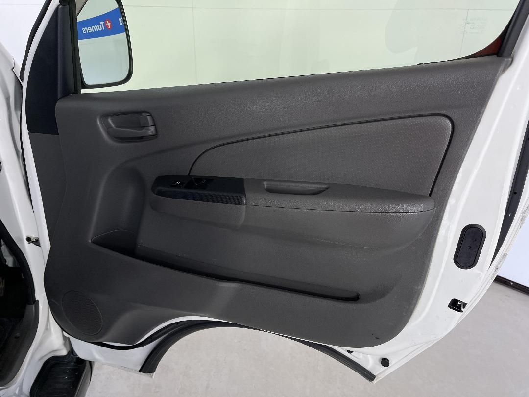 Photo '15' of Nissan NV350 Photo '15' of Nissan NV350