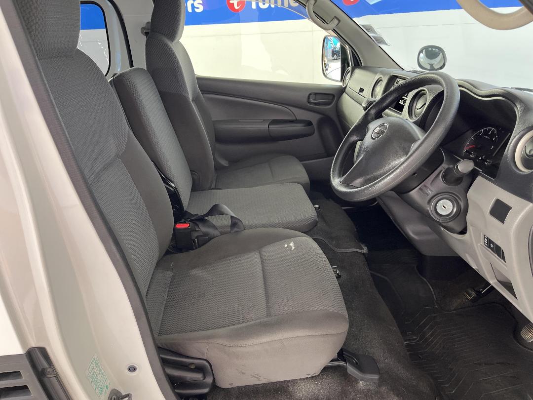 Photo '16' of Nissan NV350 Photo '16' of Nissan NV350