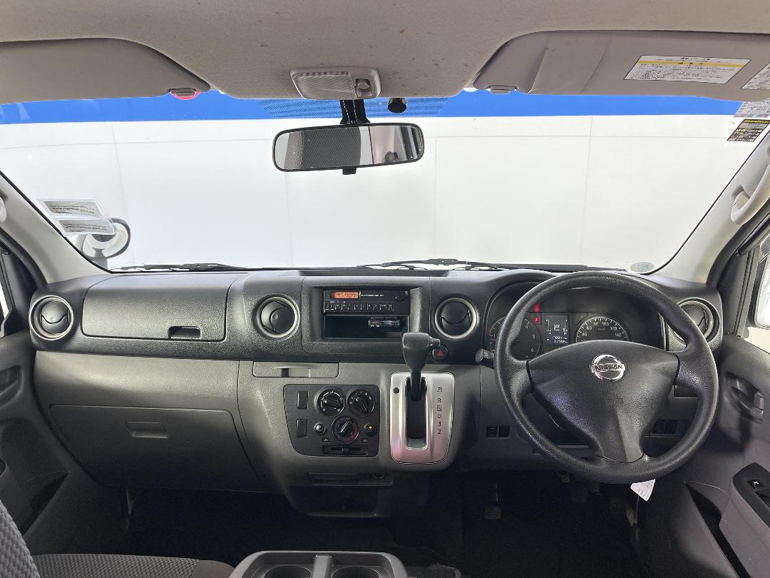 Photo '17' of Nissan NV350 Photo '17' of Nissan NV350