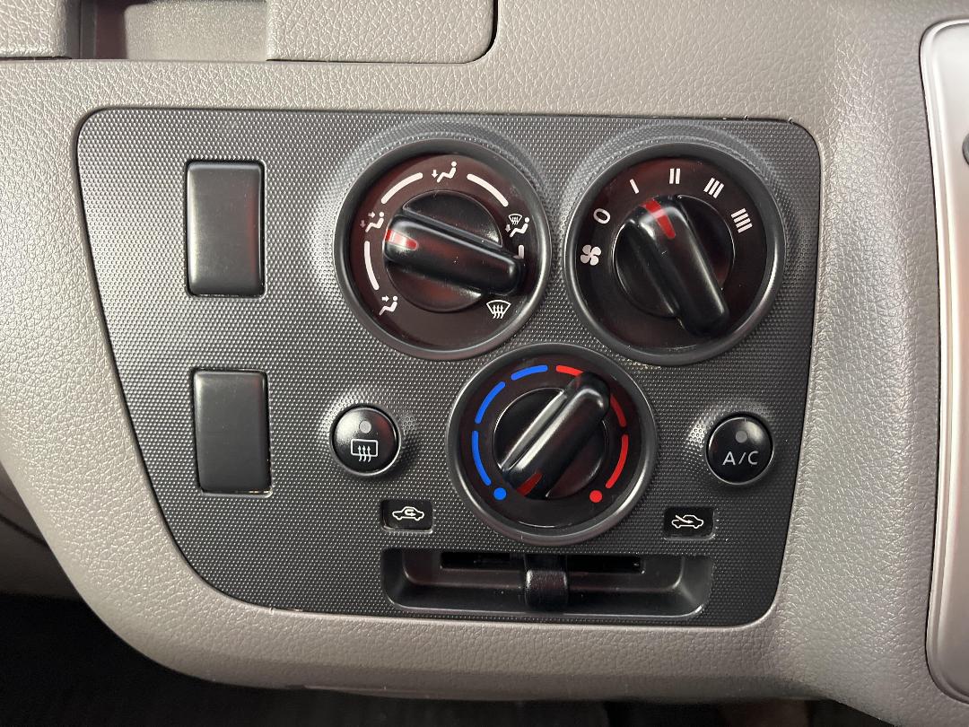 Photo '24' of Nissan NV350 Photo '24' of Nissan NV350