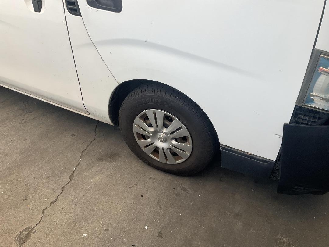 Photo '2' of Nissan NV350 Caravan