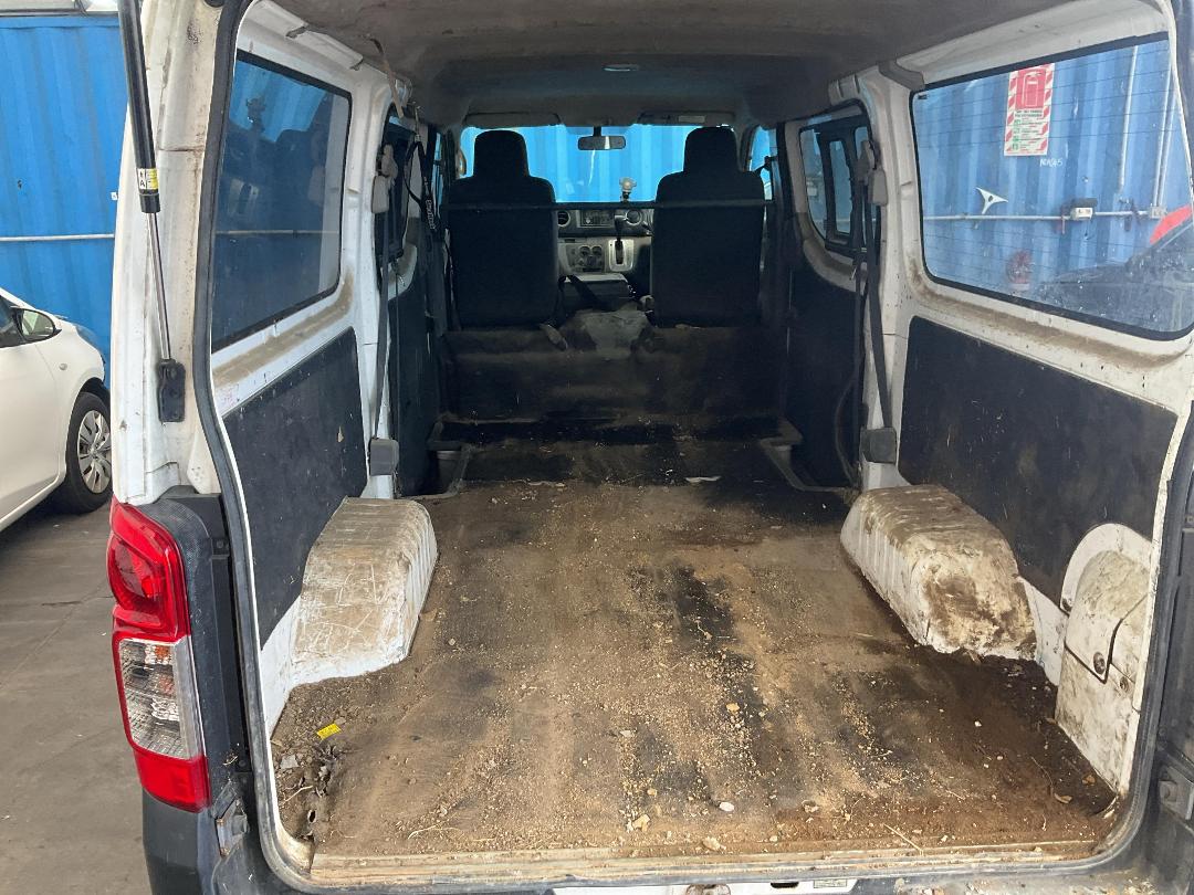 Photo '28' of Nissan NV350 Caravan