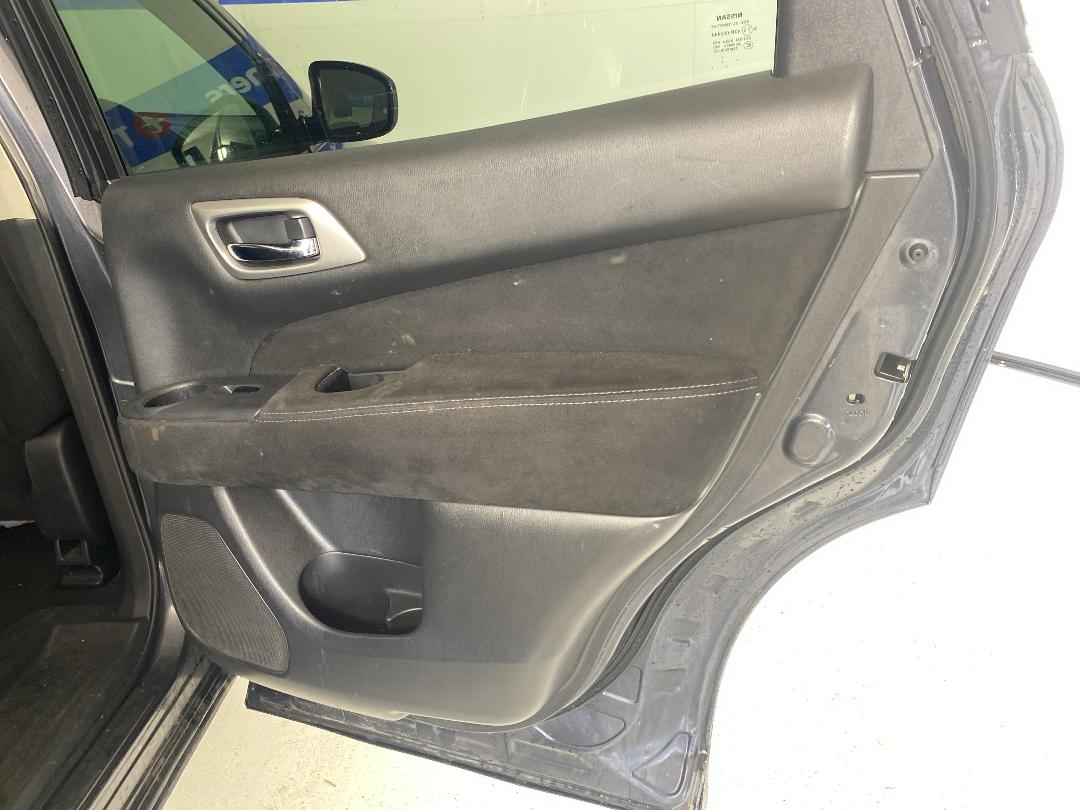 Photo '19' of Nissan Pathfinder