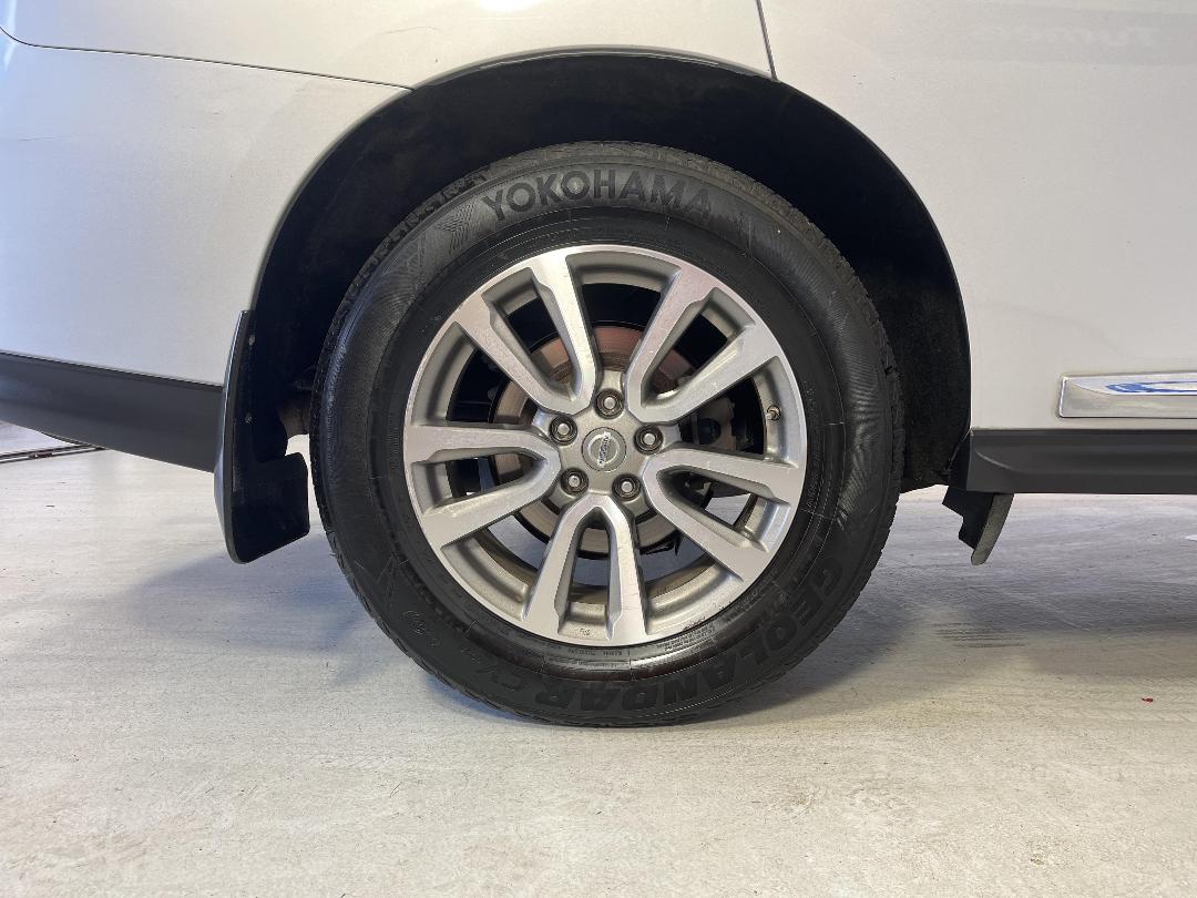 Photo '12' of Nissan Pathfinder Photo '12' of Nissan Pathfinder