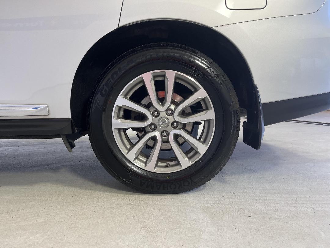 Photo '11' of Nissan Pathfinder Photo '11' of Nissan Pathfinder