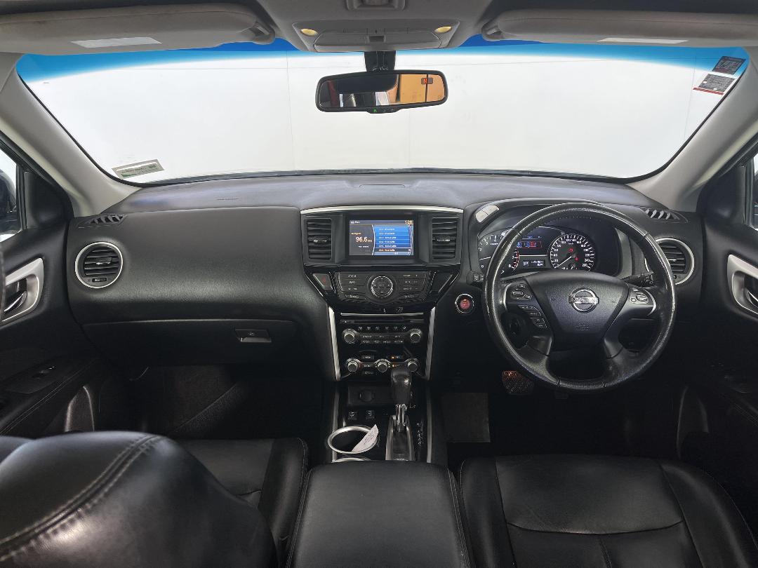 Photo '17' of Nissan Pathfinder Photo '17' of Nissan Pathfinder