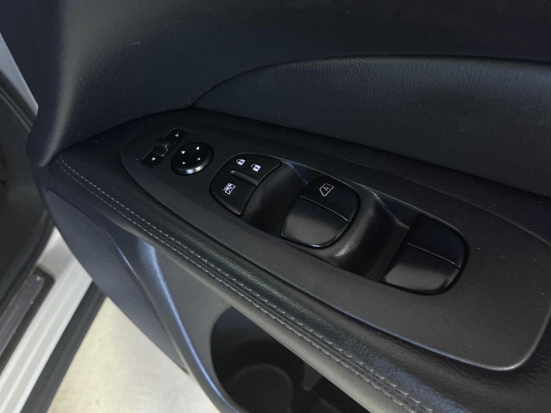 Photo '27' of Nissan Pathfinder Photo '27' of Nissan Pathfinder