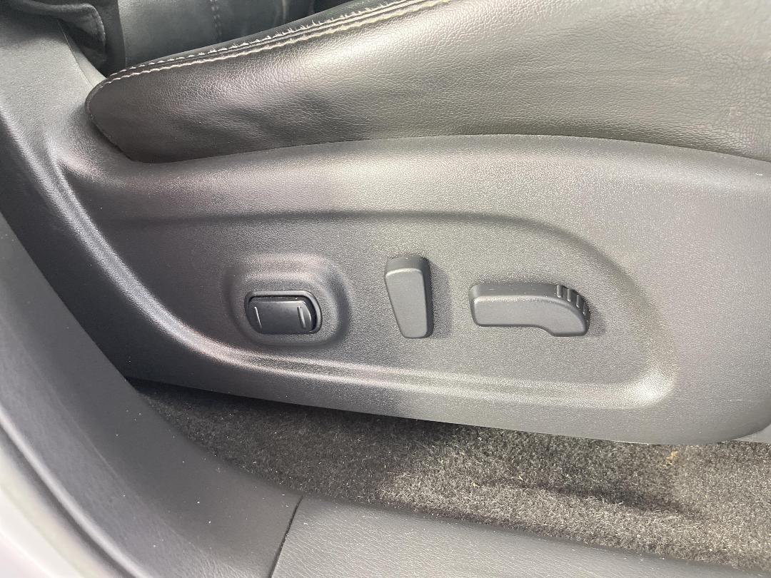 Photo '28' of Nissan Pathfinder Photo '28' of Nissan Pathfinder