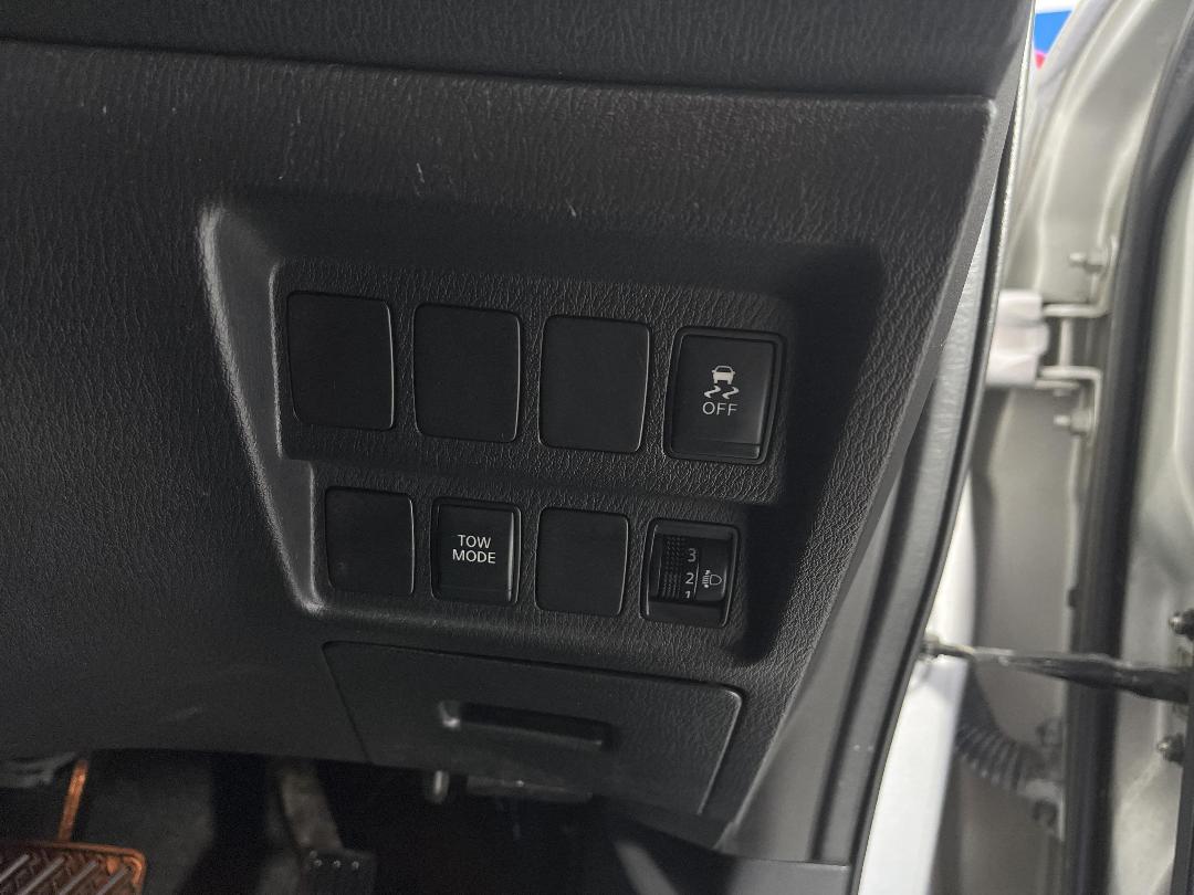 Photo '29' of Nissan Pathfinder Photo '29' of Nissan Pathfinder