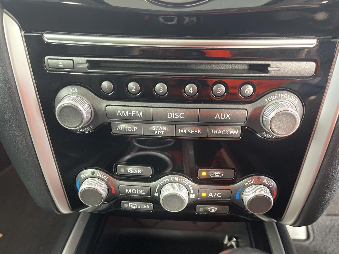 Photo '35' of Nissan Pathfinder Photo '35' of Nissan Pathfinder