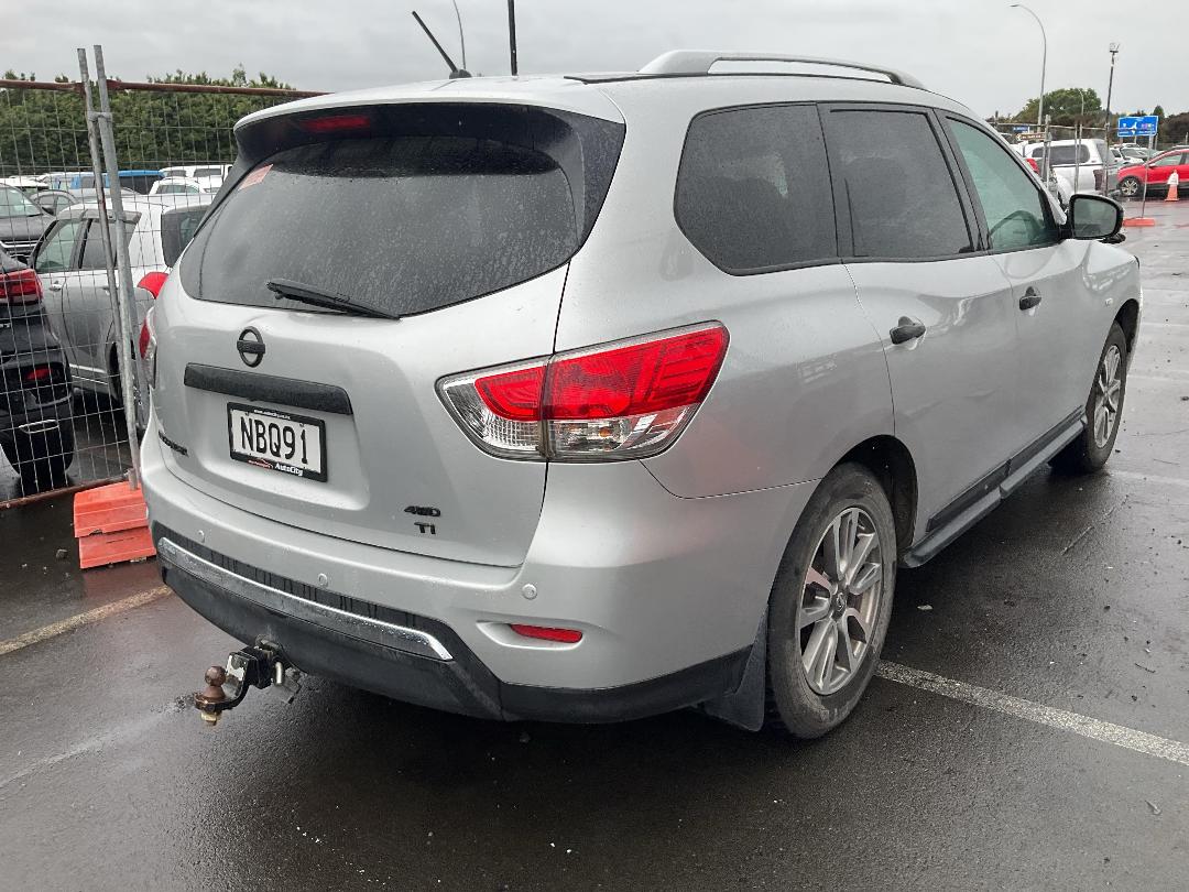 Photo '4' of Nissan Pathfinder TI Photo '4' of Nissan Pathfinder TI