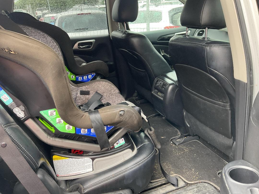 Photo '9' of Nissan Pathfinder TI Photo '9' of Nissan Pathfinder TI