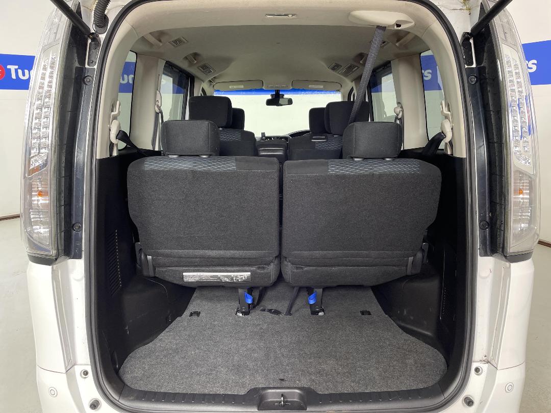 Photo '14' of Nissan Serena