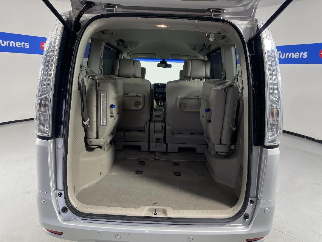 Photo '14' of Nissan Serena