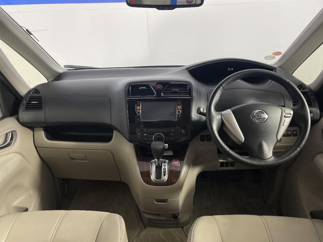 Photo '17' of Nissan Serena