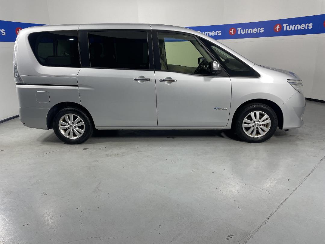 Photo '22' of Nissan Serena