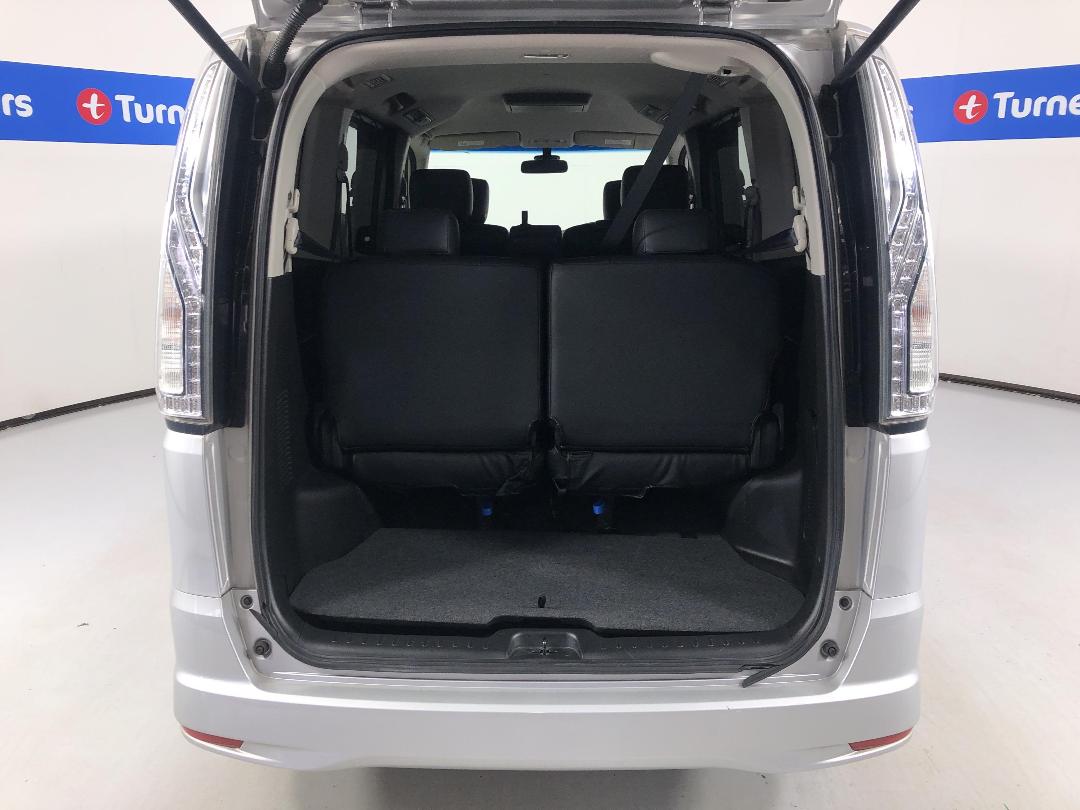 Photo '14' of Nissan Serena