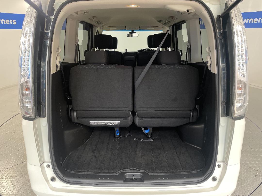 Photo '14' of Nissan Serena