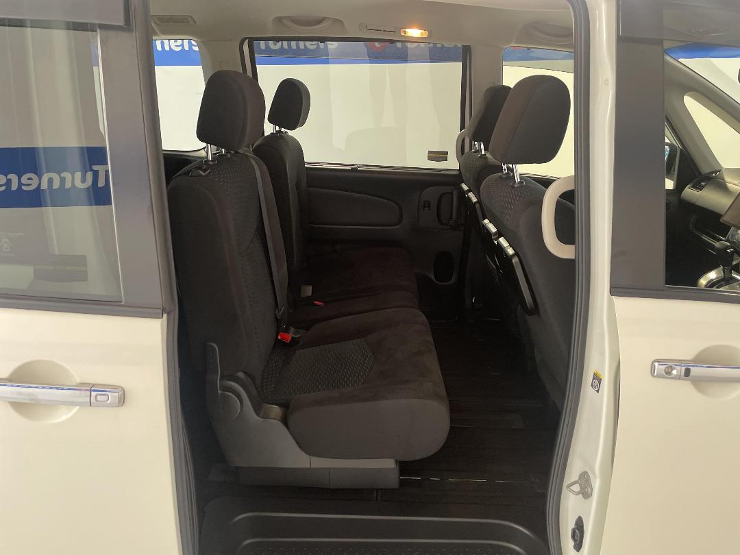 Photo '20' of Nissan Serena