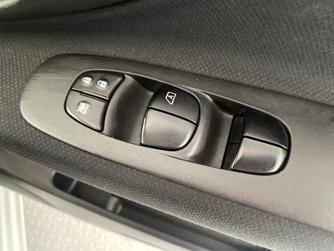 Photo '23' of Nissan Serena