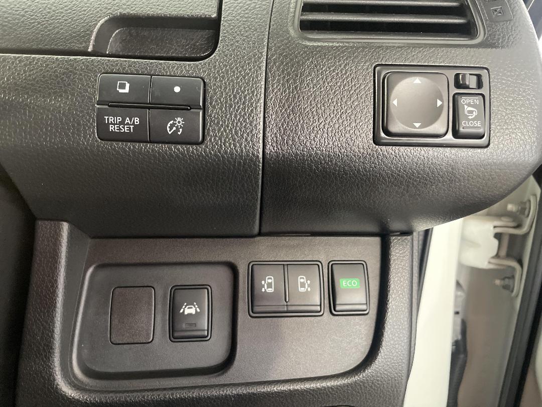 Photo '24' of Nissan Serena