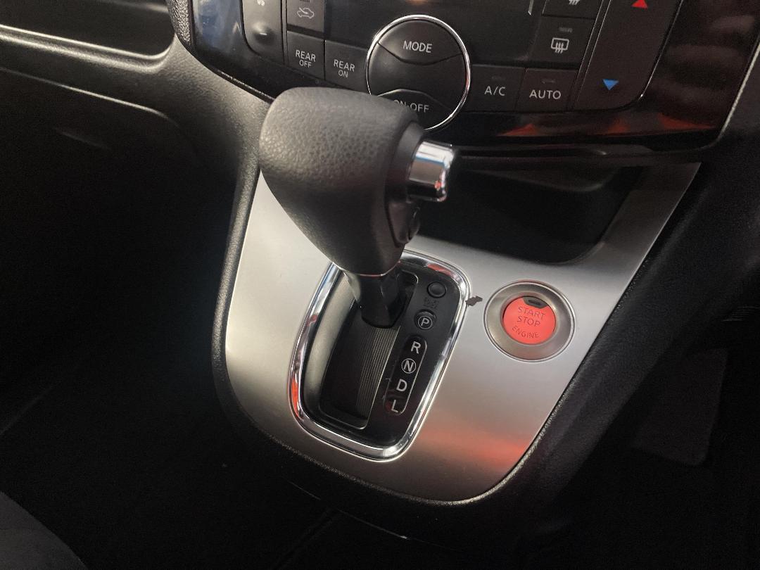 Photo '29' of Nissan Serena