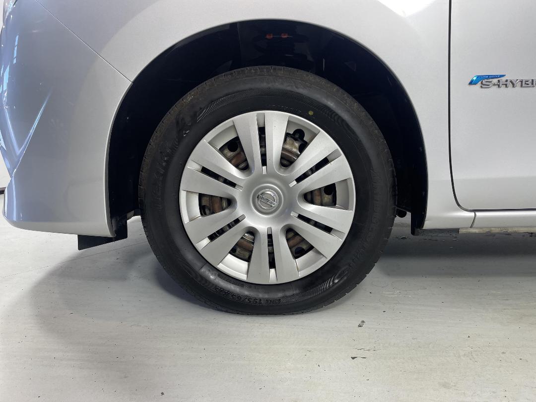 Photo '10' of Nissan Serena Photo '10' of Nissan Serena