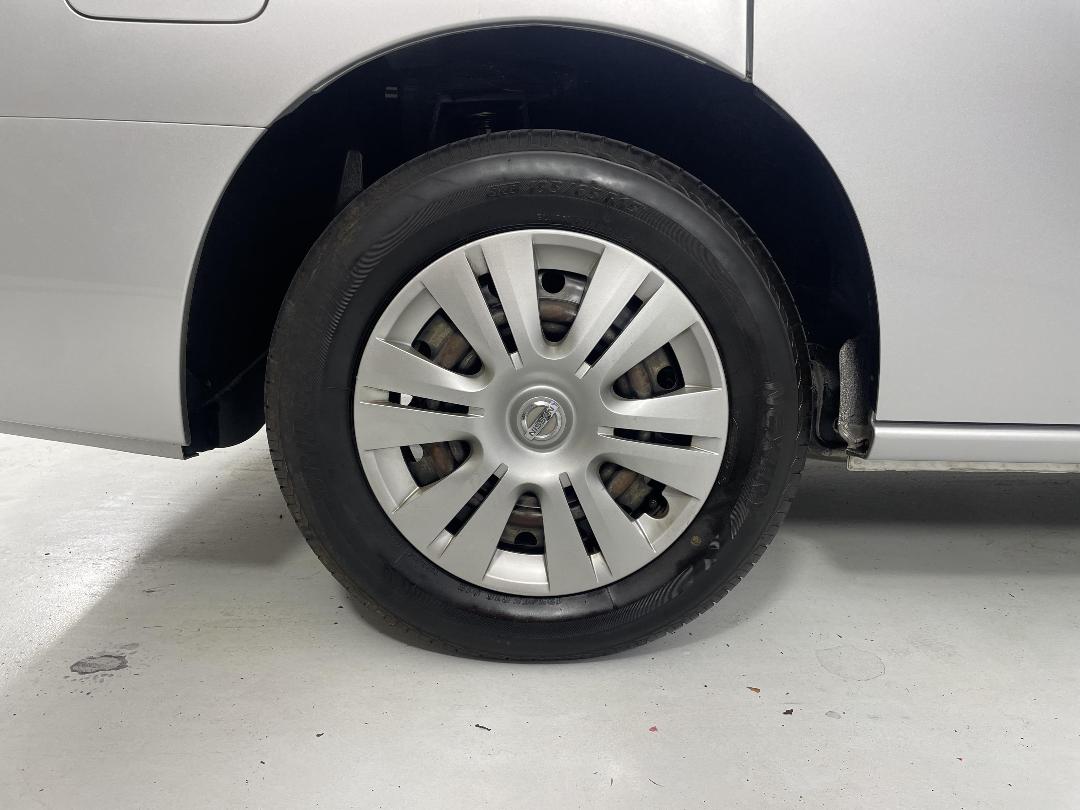 Photo '12' of Nissan Serena Photo '12' of Nissan Serena