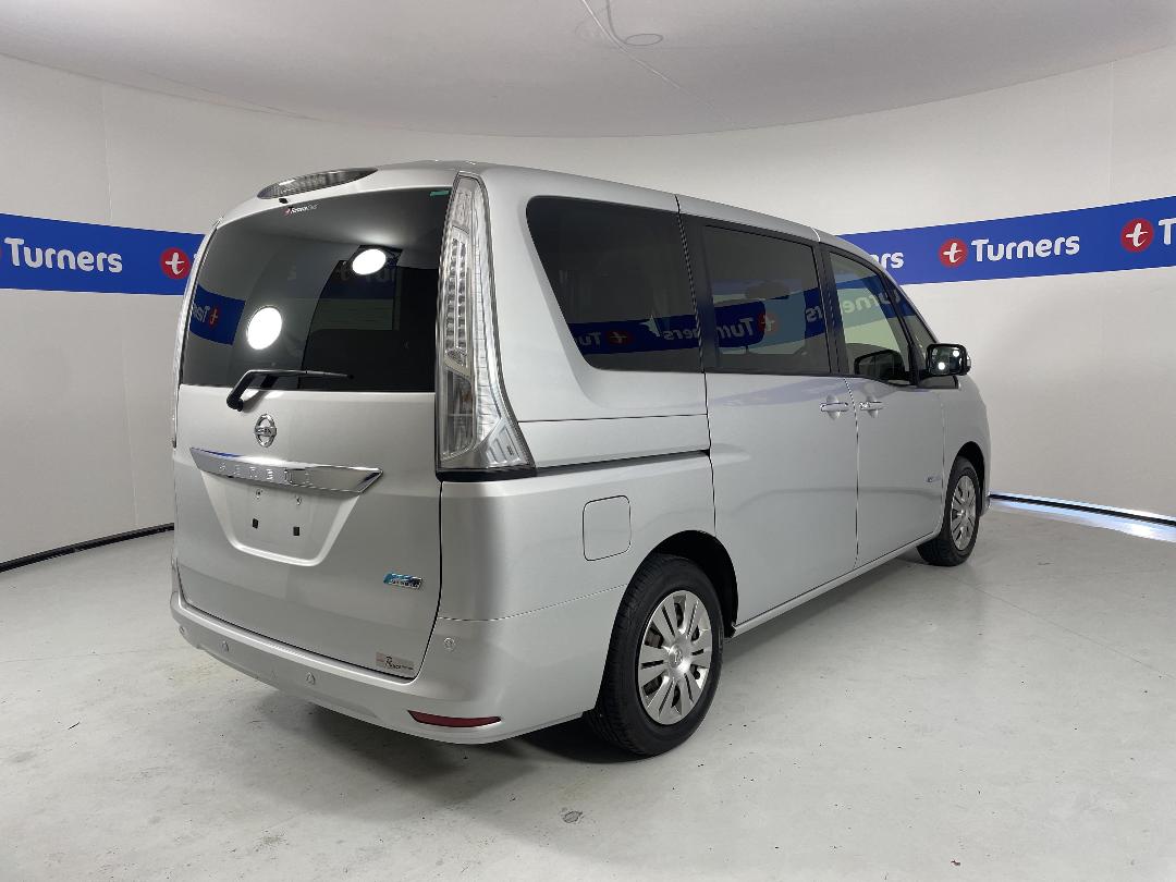 Photo '7' of Nissan Serena Photo '7' of Nissan Serena